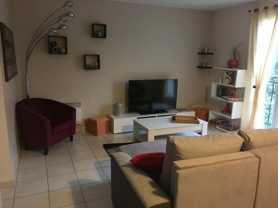 Centre Pierrefonds Superbe Appartement + Parking Εξωτερικό φωτογραφία